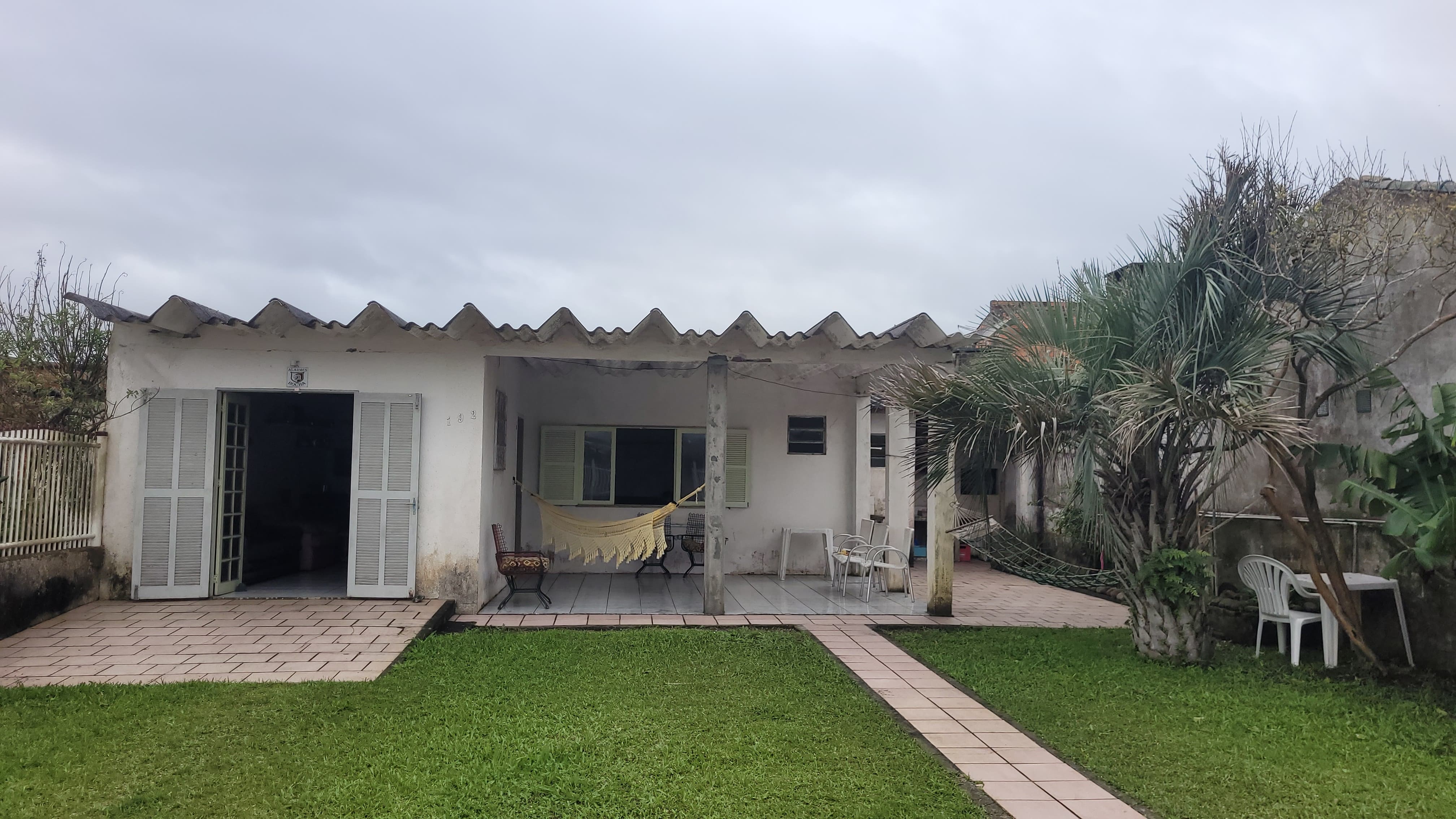 CASA NO CENTRO DE QUINTÃO — A 100 METROS DO MAR!